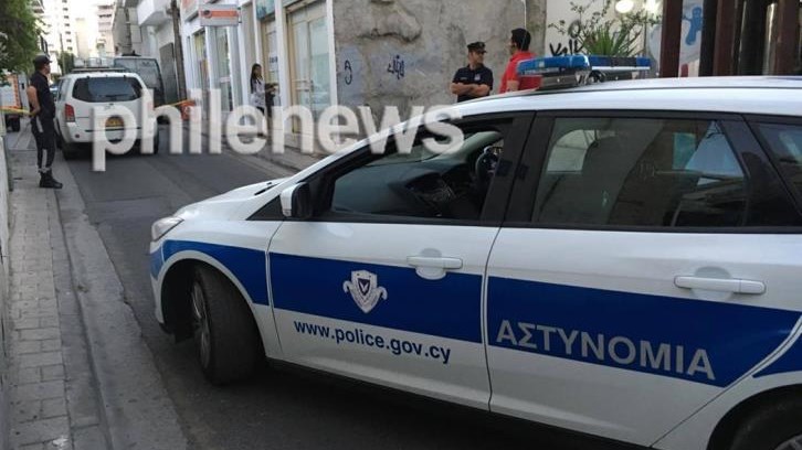 Κύπρος: Βρέθηκε χειροβομβίδα μέσα σε… κουφάλα δέντρου σε δρόμο της Λευκωσίας