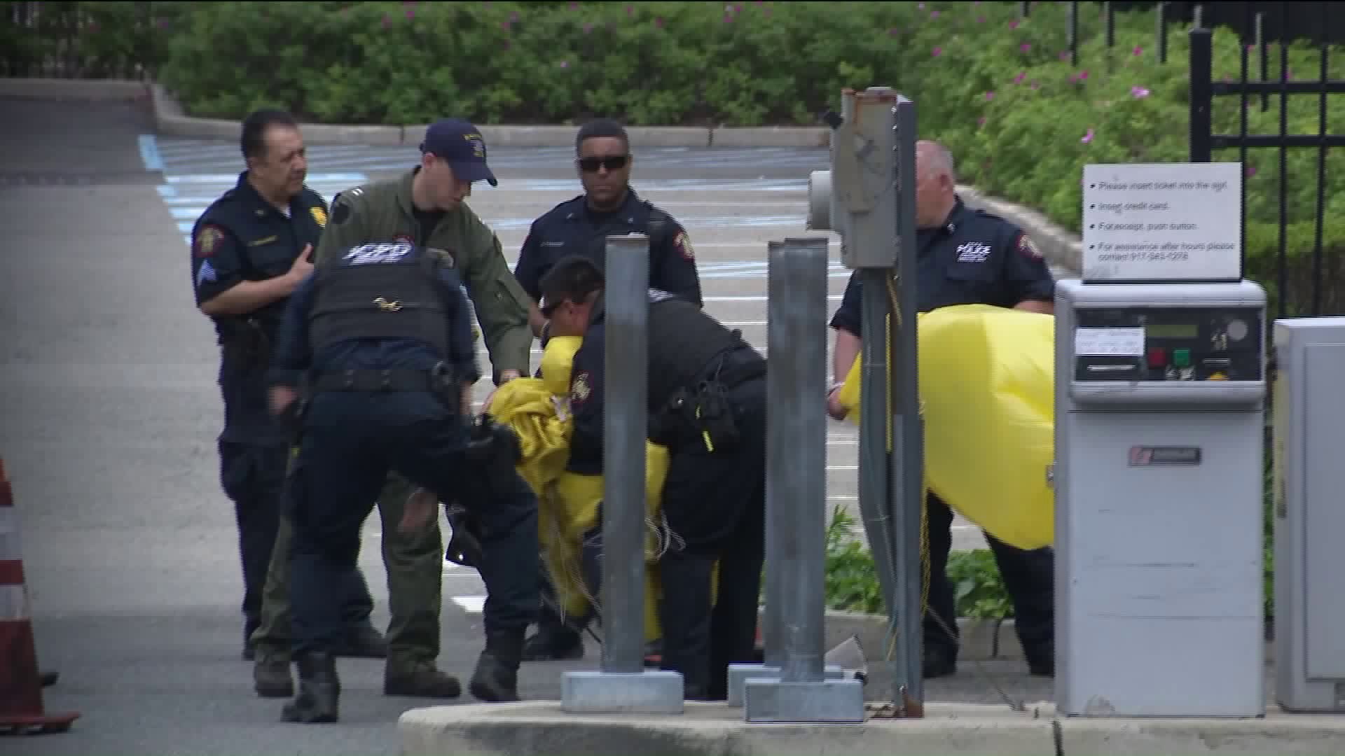 ΗΠΑ: Αλεξιπτωτιστής του αμερικανικού Ναυτικού σκοτώθηκε σε επίδειξη στο λιμάνι της Νέας Υόρκης – BINTEO