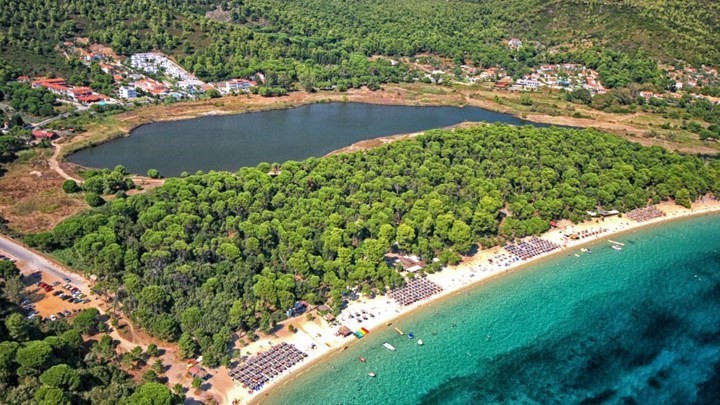 Ποια είναι τα καλύτερα ελληνικά νησιά για οικογενειακές διακοπές;