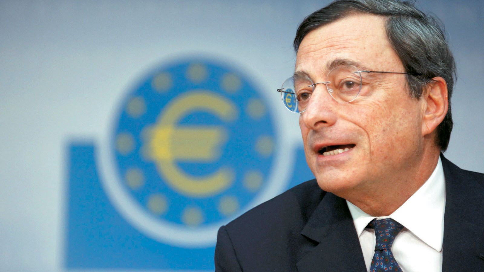 Ντράγκι: Περιμένουμε τα μέτρα που θα καταστήσουν βιώσιμο το ελληνικό χρέος