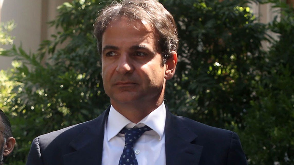 Τον Λουκά Παπαδήμο επισκέφτηκε στον Ευαγγελισμό ο Κυριάκος Μητσοτάκης