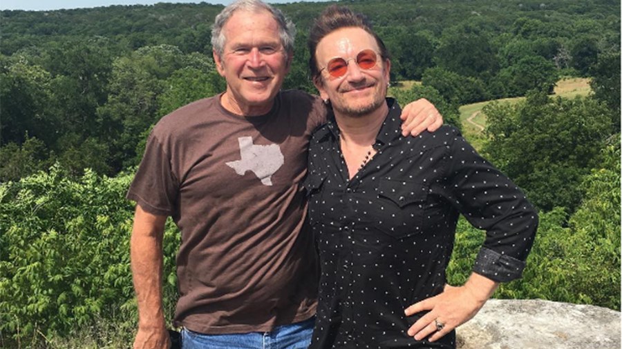 Τι δουλειά έχει ο Μπόνο στο ράντσο του Τζορτζ Μπους; – ΦΩΤΟ