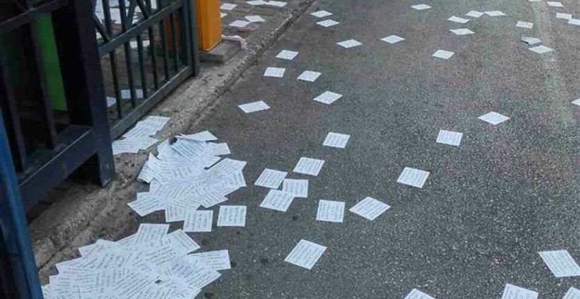 Φέιγ βολάν κατά του Παπαδήμου πέταξαν στον Ευαγγελισμό μέλη του Ρουβίκωνα – ΦΩΤΟ