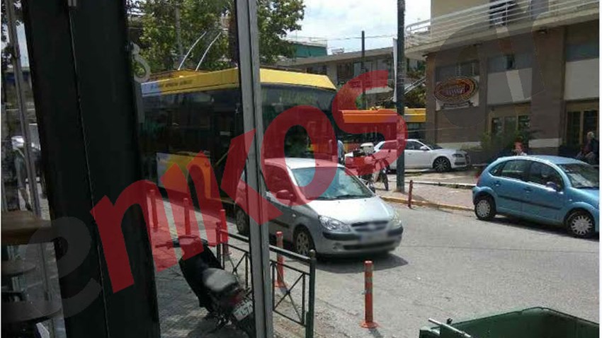 “Μπλόκο” σε τρόλεϊ από ασυνείδητο οδηγό – ΦΩΤΟ αναγνώστη