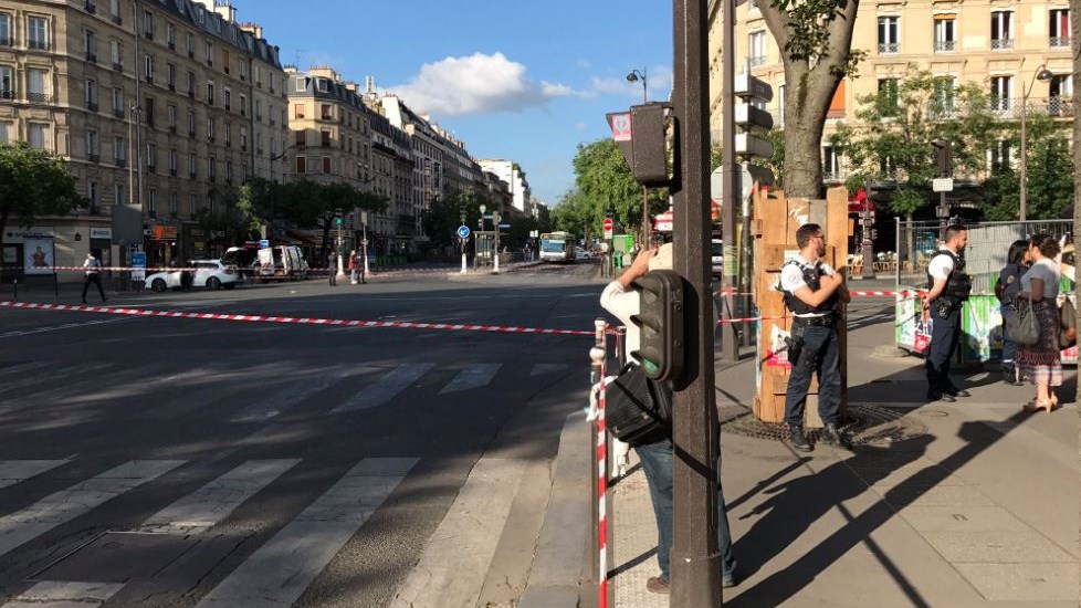 Συναγερμός στο Παρίσι – Νεαροί απειλούν να ανατινάξουν λεωφορείο – ΤΩΡΑ