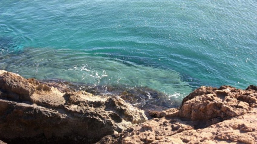 Μεθυσμένος τουρίστας έπεσε στα βράχια και τραυματίστηκε σοβαρά