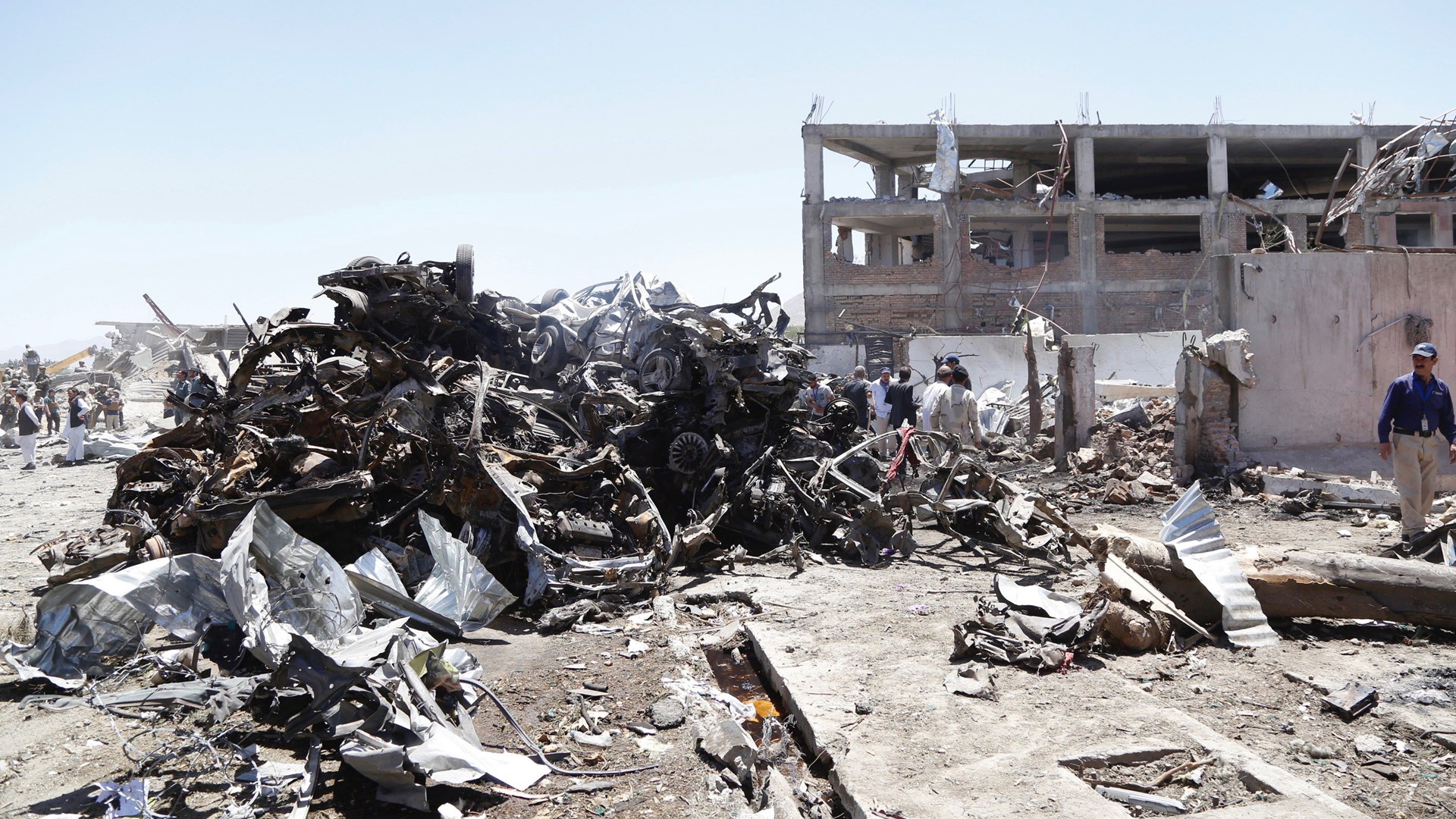 Συγκλονιστικές εικόνες από την επίθεση στην Καμπούλ – ΦΩΤΟ