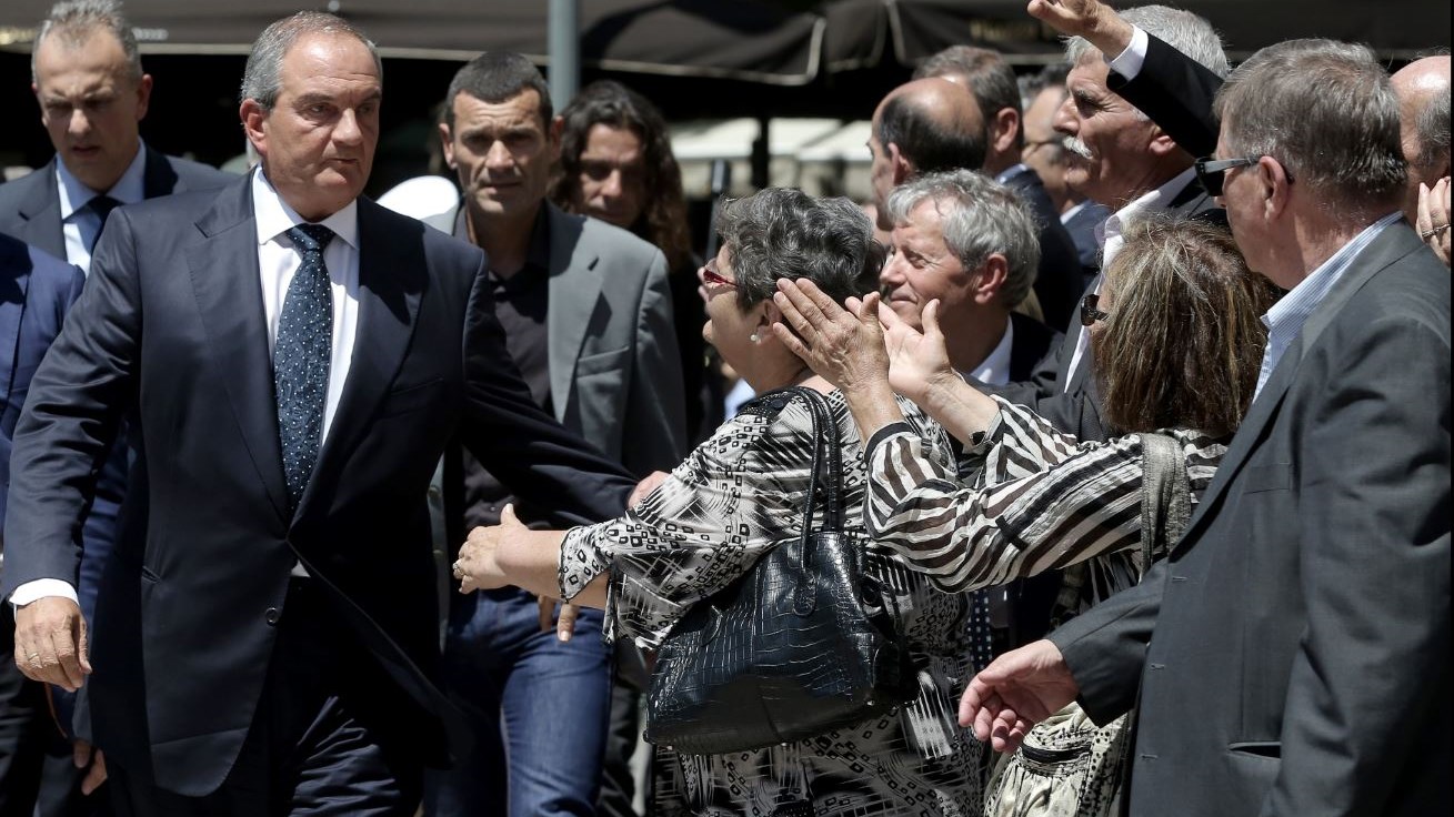 Στην εξόδιο ακολουθία του Κωνσταντίνου Μητσοτάκη ο Κώστας Καραμανλής – ΦΩΤΟ