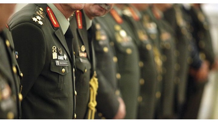 Αυτές είναι οι ανατροπές στις συντάξεις των ενστόλων – Αναλυτικά παραδείγματα