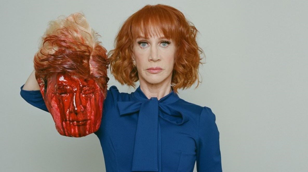 Σάλος στις ΗΠΑ με το ματωμένο κεφάλι του Ντόναλντ Τραμπ – ΒΙΝΤΕΟ