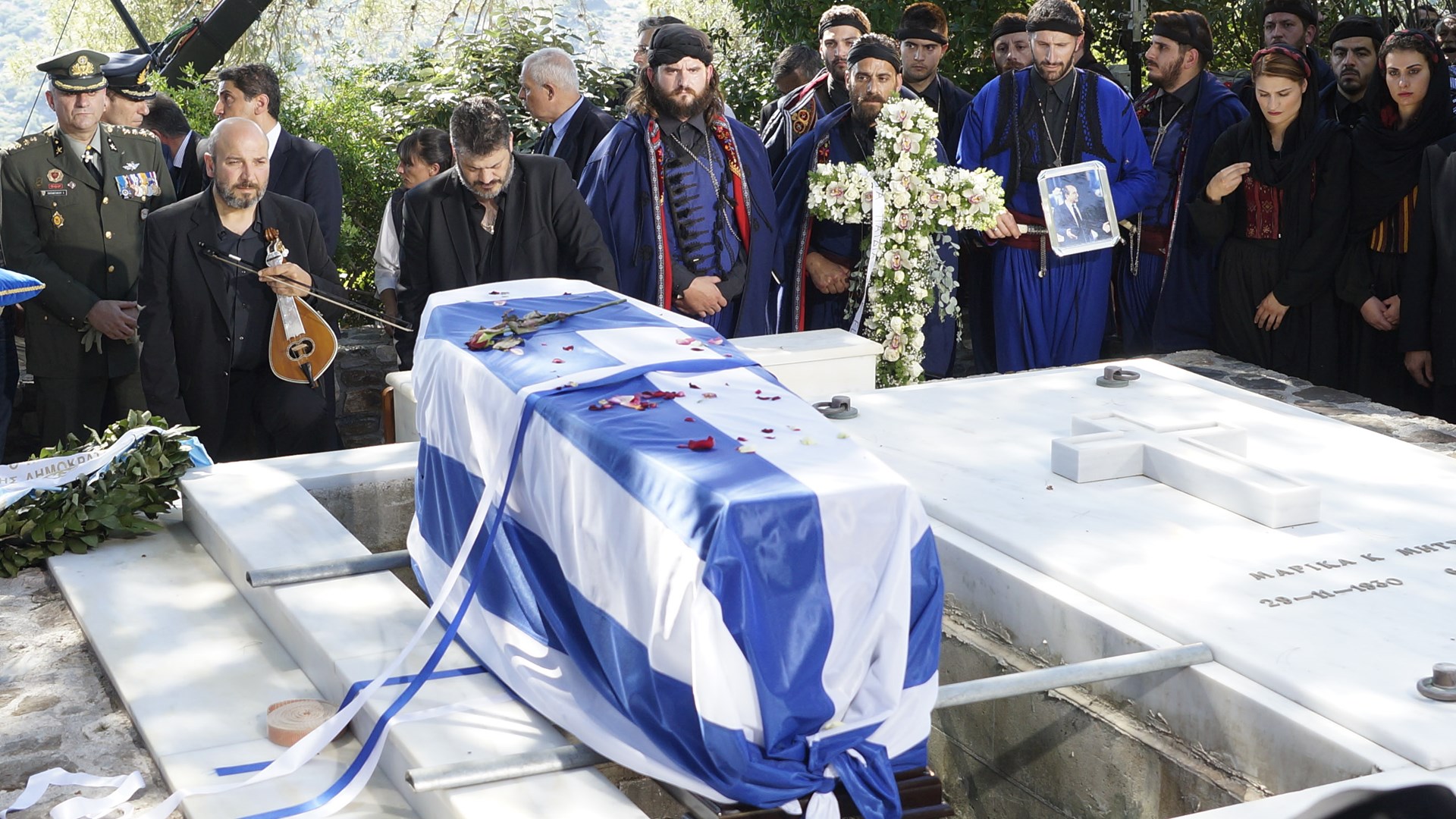 Στην “αγκαλιά” της Κρήτης ο Κωνσταντίνος Μητσοτάκης – Με ριζίτικα, μαντινάδες και μπαλωθιές το ύστατο χαίρε – ΦΩΤΟ – ΒΙΝΤΕΟ