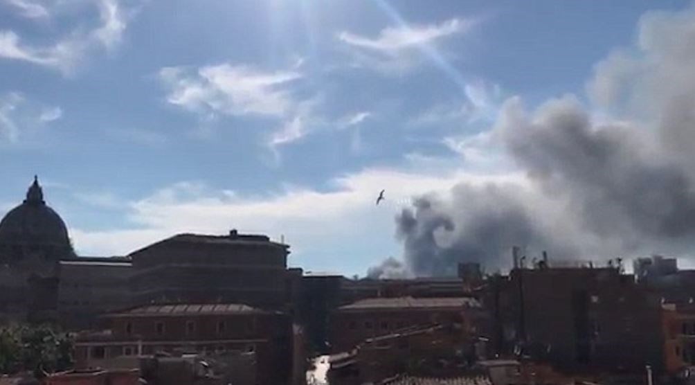 Αναφορές για έκρηξη σε κτίριο κοντά στο Βατικανό – ΤΩΡΑ