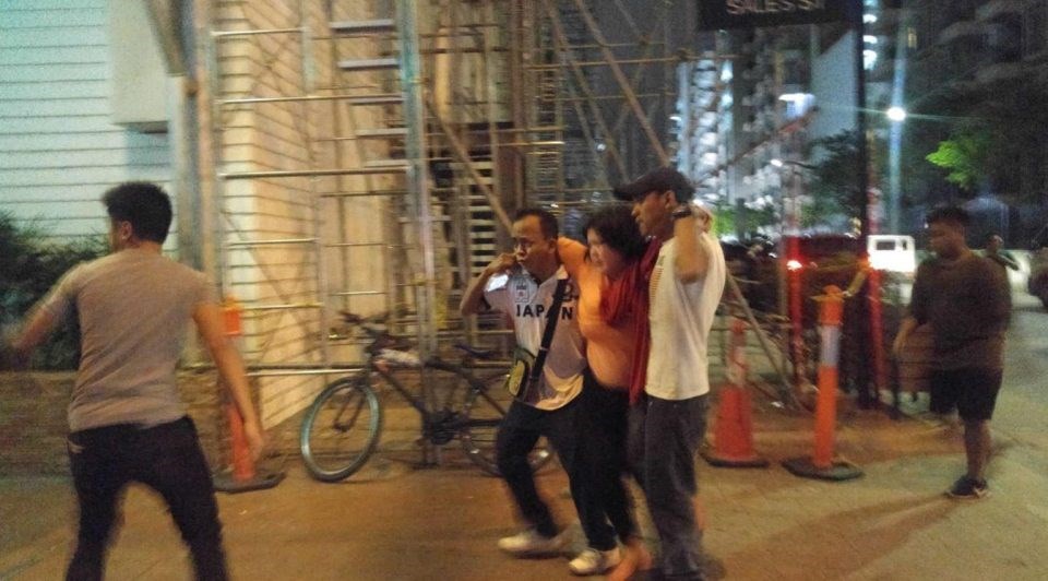 Σκηνές πανικού στο ξενοδοχείο που χτύπησαν οι τζιχαντιστές – ΒΙΝΤΕΟ – ΤΩΡΑ