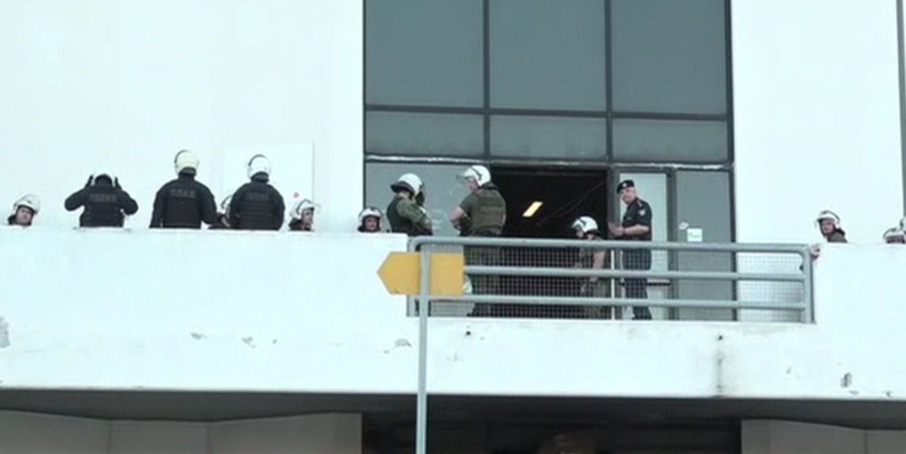 Αποκλεισμένο το Ελληνικό – Σε εξέλιξη αστυνομική επιχείρηση για την απομάκρυνση  προσφύγων – ΦΩΤΟ