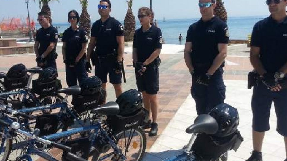 Με…βερμούδες και ποδήλατα οι αστυνομικές περιπολίες στην Κατερίνη