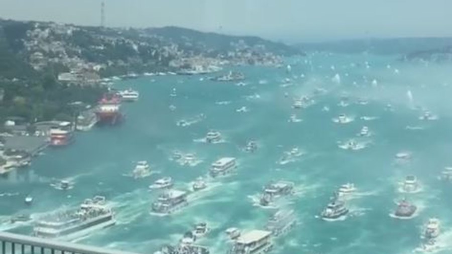 Τα εντυπωσιακά… εν πλω πανηγύρια των οπαδών της Μπεσίκτας – ΒΙΝΤΕΟ