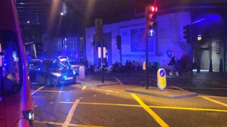 Για επτά νεκρούς κάνει λόγο η Sun – Τι αναφέρει για τους δράστες – ΤΩΡΑ