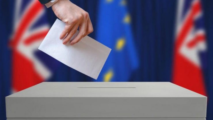 Βρετανοί πολίτες ζητούν την αναβολή των εκλογών στα social media