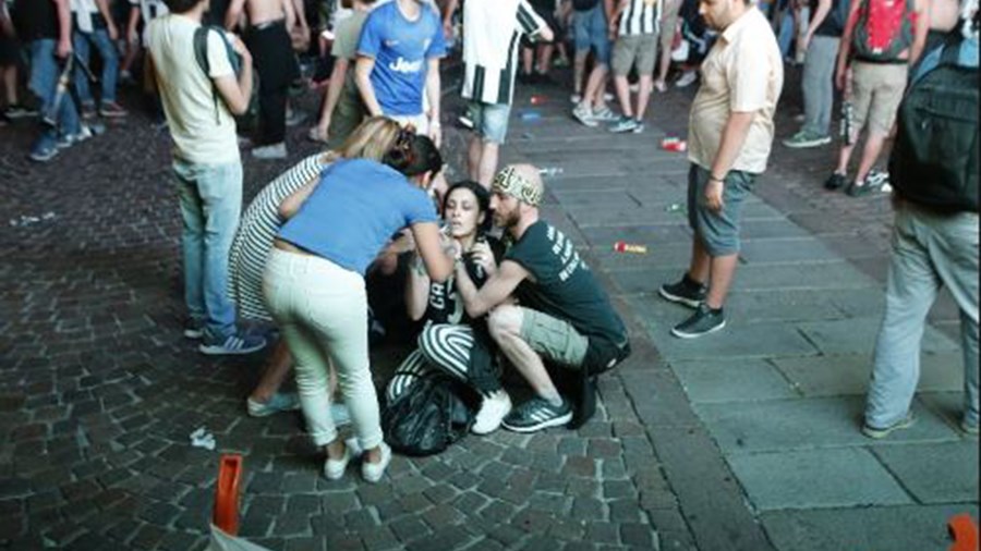 La Repubblica: 1.400 άνθρωποι ποδοπατήθηκαν στο Τορίνο – 8 σε σοβαρή κατάσταση – ΦΩΤΟ – ΒΙΝΤΕΟ