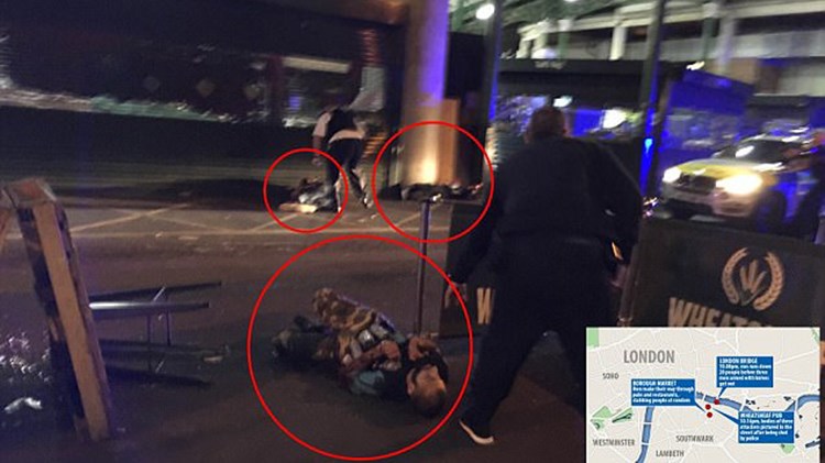 Daily Mail: Ψεύτικα τα γιλέκα αυτοκτονίας που φορούσαν οι δράστες