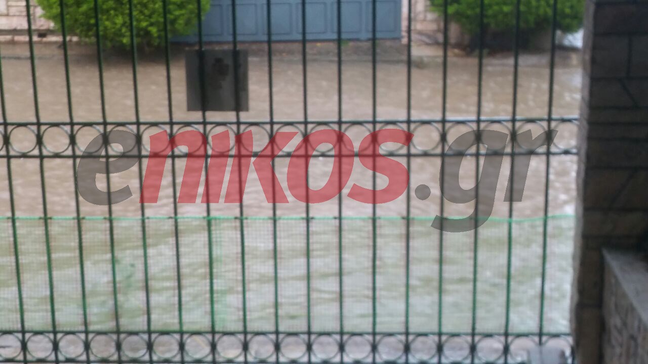 “Ποτάμια” οι δρόμοι στο Μενίδι – ΦΩΤΟ αναγνώστη