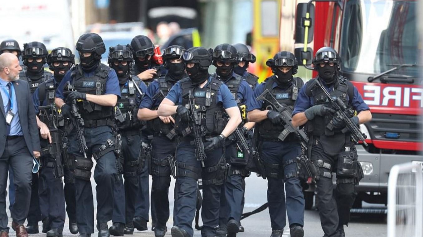 Μεγάλη αστυνομική επιχείρηση στο ανατολικό Λονδίνο