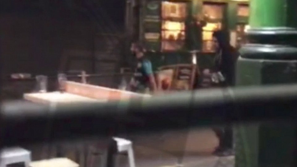 ΒΙΝΤΕΟ – Ντοκουμέντο με τους δράστες να περπατούν λίγο πριν από την επίθεση