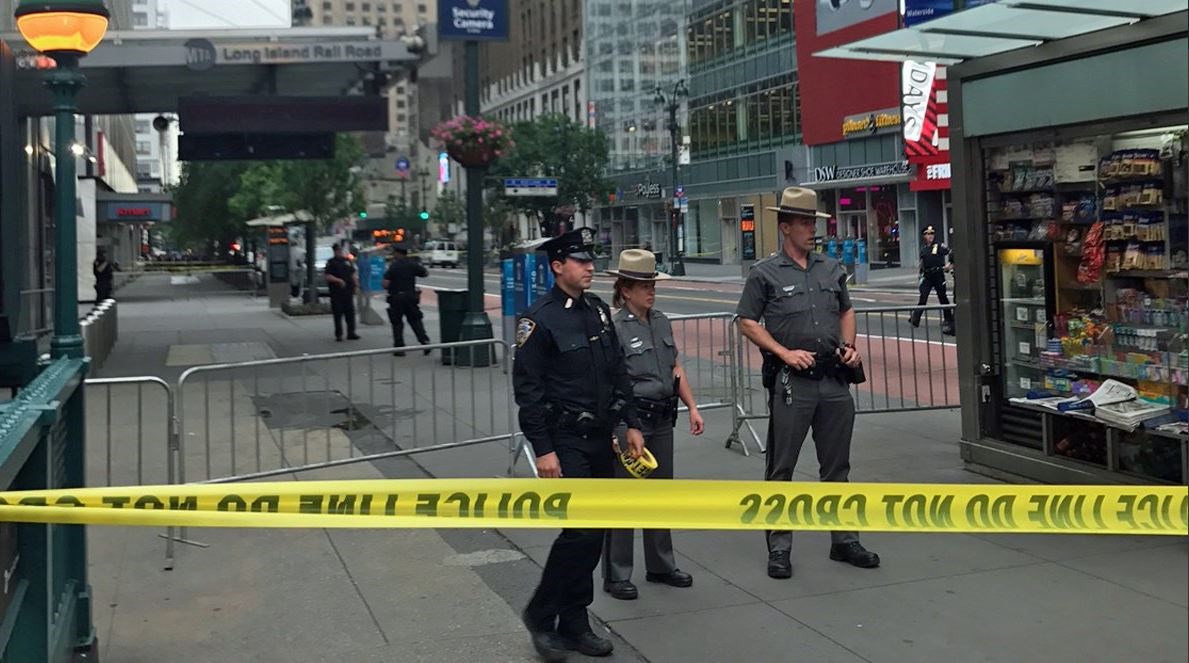 Νέες εικόνες από το σημείο που εντοπίστηκε το ύποπτο πακέτο στο Μανχάταν – ΦΩΤΟ – ΤΩΡΑ