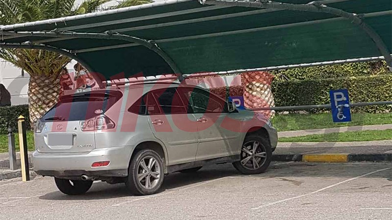 Πάρκαρε το SUV του σε θέση αναπήρων – ΦΩΤΟ