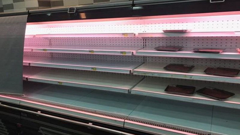 Άδεια ράφια στα σούπερ μάρκετ του Κατάρ – ΦΩΤΟ