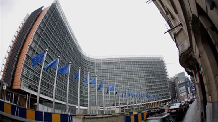 Η Κομισιόν ζητεί από τους εταίρους της Ελλάδας να καταλήξουν σε λύση έως το επόμενο Εurogroup