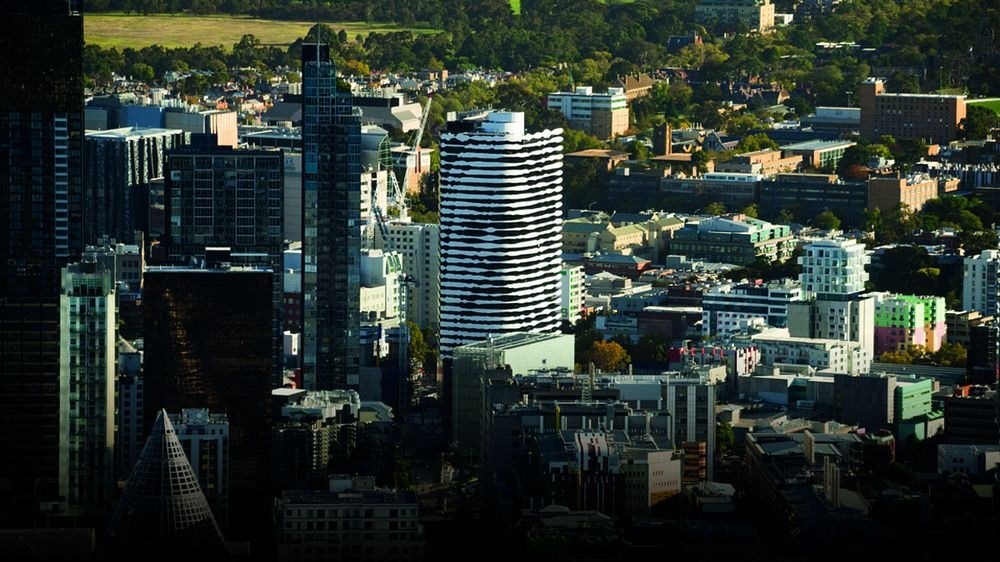 Πρόσωπο αποτυπώνεται σε ουρανοξύστη – ΦΩΤΟ