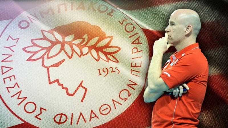 Ο Μπενίτεθ ανέλαβε τον Ολυμπιακό