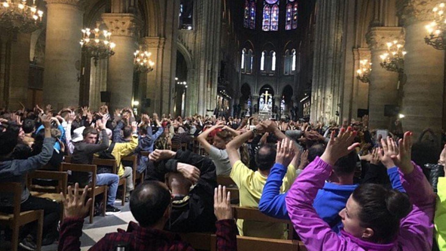 Τουρίστες εγκλωβίστηκαν στην Παναγία των Παρισίων  – ΦΩΤΟ