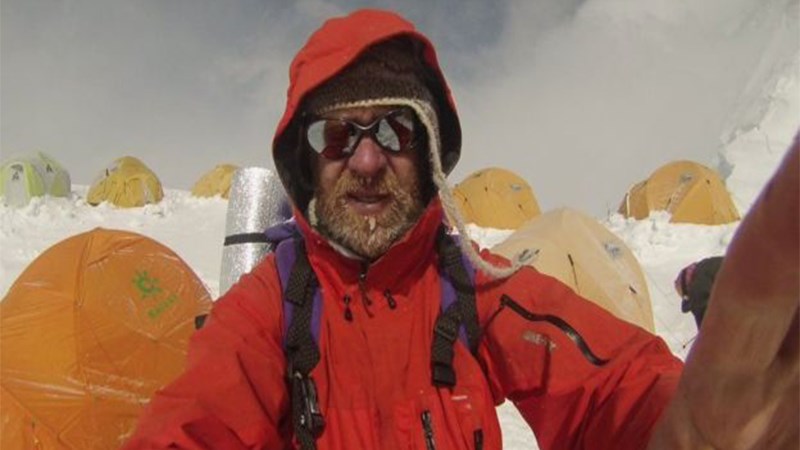 Ο πρώτος καρκινοπαθής τελικού σταδίου που «κατέκτησε» την κορυφή του Έβερεστ – ΦΩΤΟ