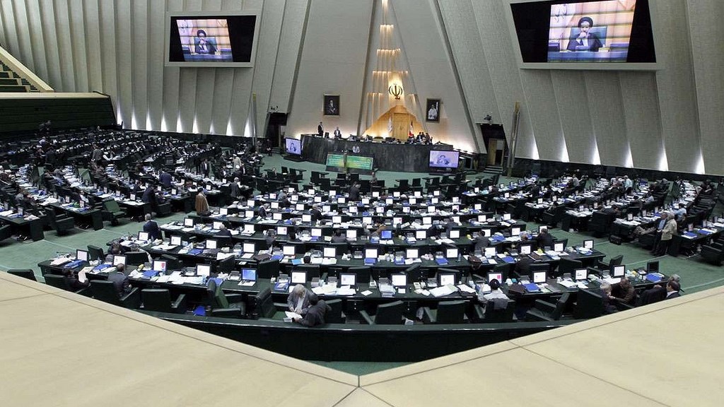 Τρεις τραυματίες από τους πυροβολισμούς στο ιρανικό κοινοβούλιο – ΤΩΡΑ