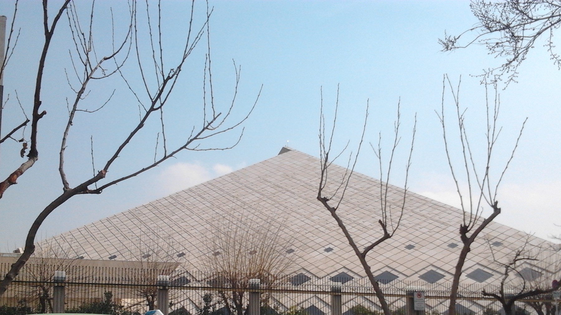 Πυροβολισμοί στο ιρανικό κοινοβούλιο και στο μαυσωλείο του Χομεϊνί – Ένας νεκρός –  ΤΩΡΑ