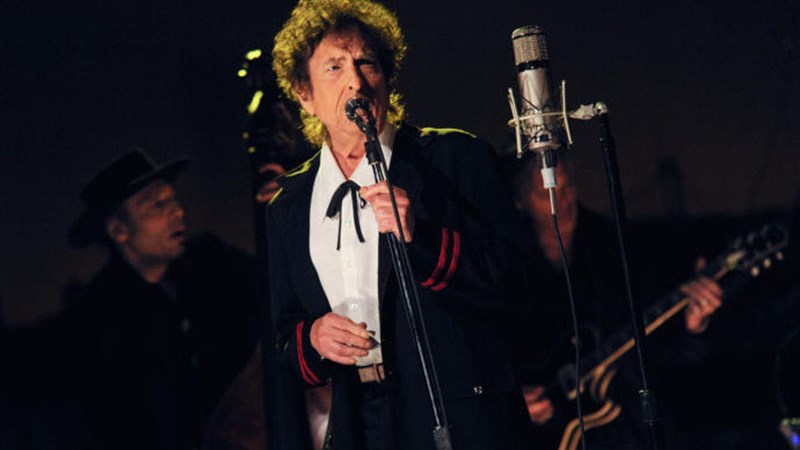 Με Όμηρο και αναφορά σε Σωκράτη, Πλάτωνα και Αριστοτέλη η ομιλία του Ντίλαν για το Νόμπελ – ΒΙΝΤΕΟ