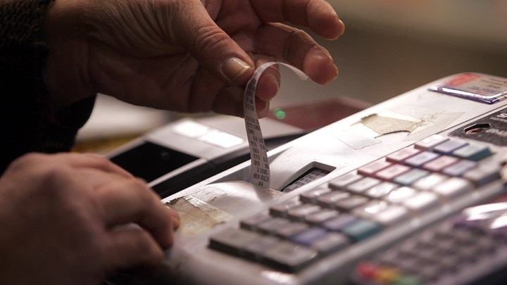 Μόλις 3 στις 10 επιχειρήσεις έκοβαν αποδείξεις στα νησιά το τριήμερο του Αγίου Πνεύματος