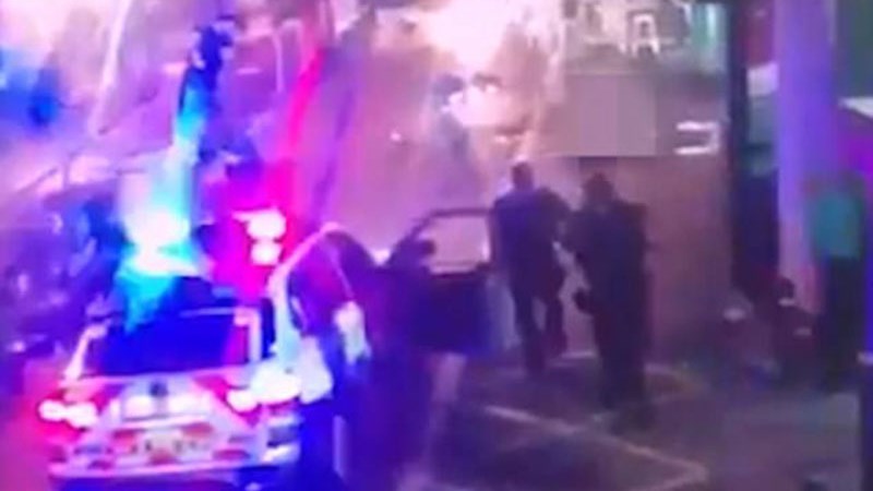 Νέο BINTEO ντοκουμέντο – Η στιγμή που οι αστυνομικοί σκοτώνουν τους μακελάρηδες του Λονδίνου