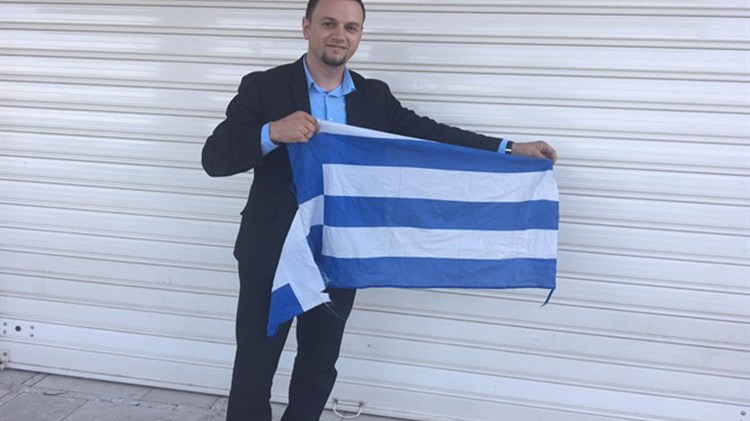 Συνελήφθη ο Αλβανός εξτρεμιστής που έκαιγε ελληνικές σημαίες