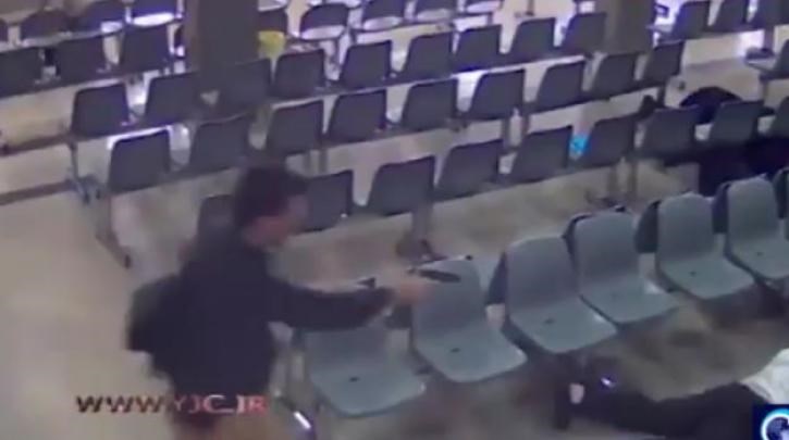 Η στιγμή της εισβολής των τζιχαντιστών στη Βουλή του Ιράν – ΒΙΝΤΕΟ