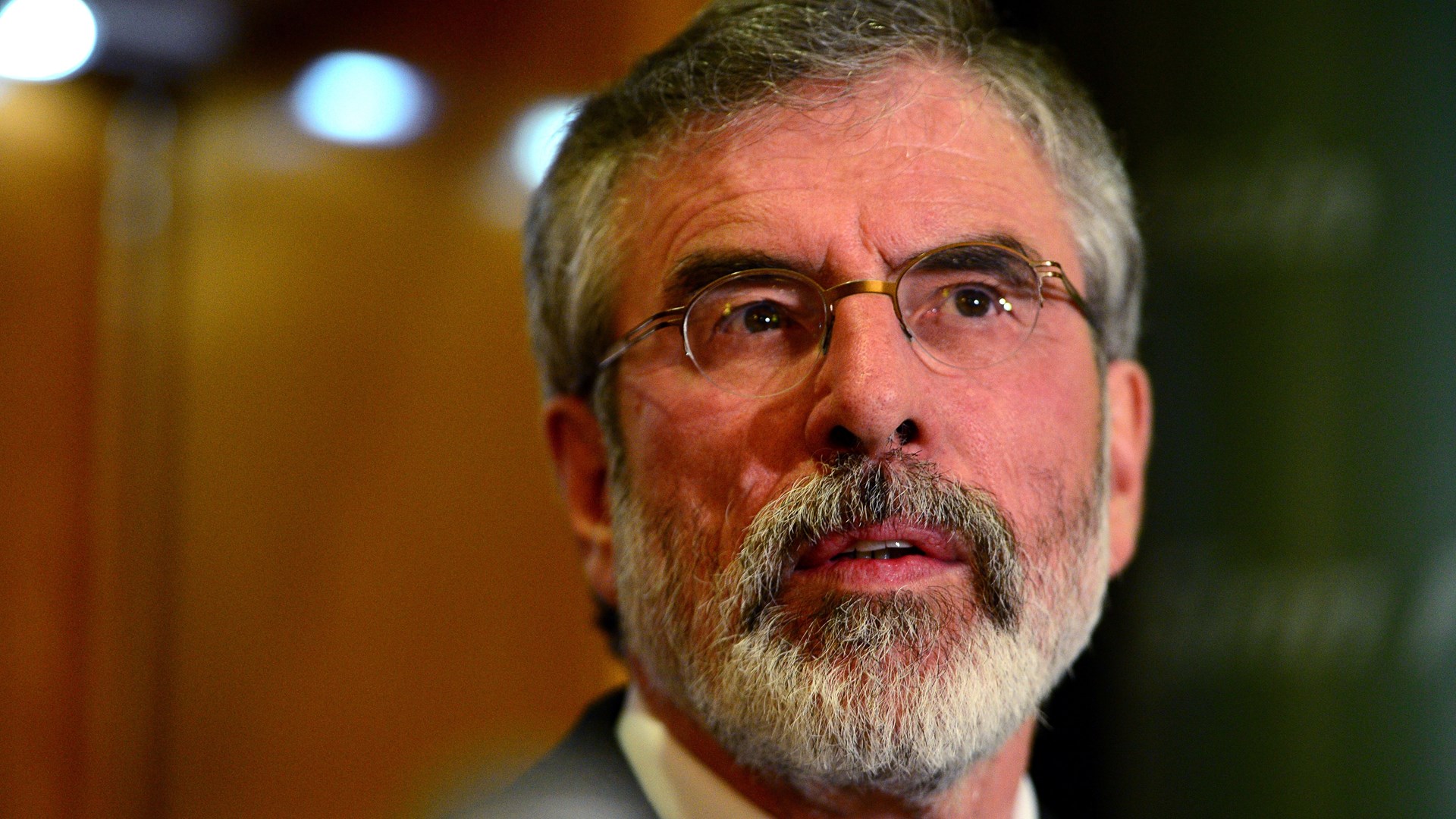 Εκλογικό θρίλερ στη Βρετανία: Ελπίδα αυτοδυναμίας για τη Μέι από το Σιν Φέιν