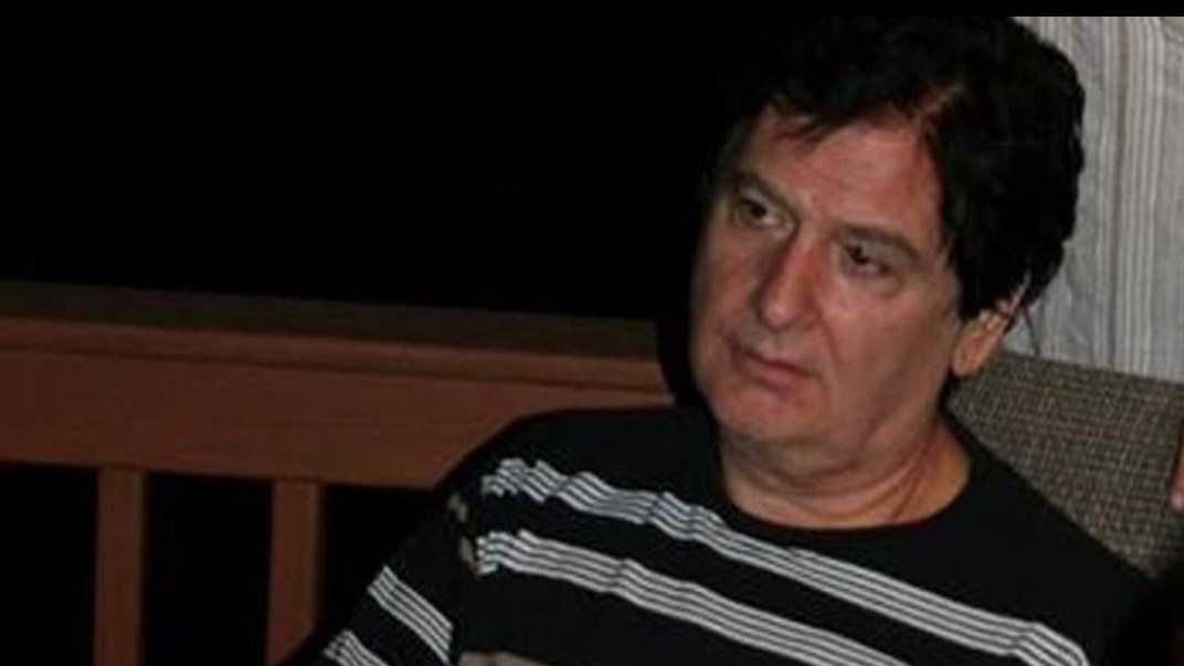 Θλίψη στον καλλιτεχνικό χώρο – Πέθανε ο τραγουδιστής των “Strangers” Νίκος Αντωνιάδης
