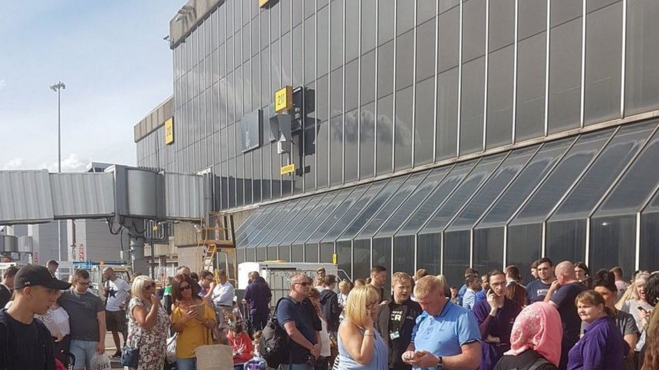 Εκκενώθηκε τερματικός σταθμός στο αεροδρόμιο του Μάντσεστερ  – ΦΩΤΟ – ΤΩΡΑ