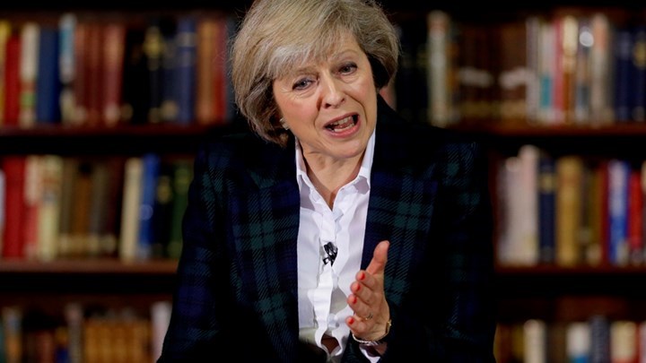 Μειοψηφική κυβέρνηση Μέι με ιρλανδικό «δεκανίκι»