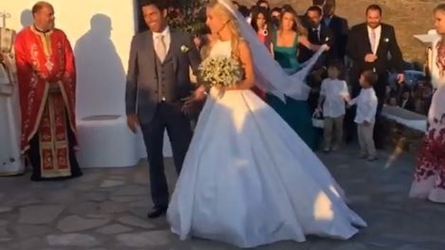 Νέο ΒΙΝΤΕΟ από τον ονειρικό γάμο της Δούκισσας Νομικού στη Μύκονο