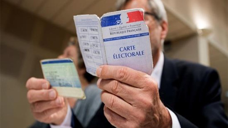 Στις κάλπες οι Γάλλοι για τις βουλευτικές εκλογές – Τι δείχνουν οι δημοσκοπήσεις