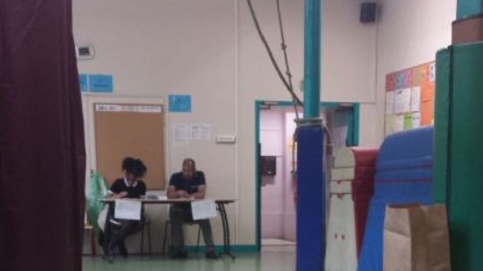 Άνοιξαν οι κάλπες για τον πρώτο γύρο των βουλευτικών εκλογών στη Γαλλία