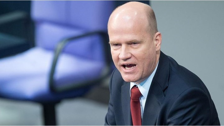 «Στο σβέρκο των Ευρωπαίων φορολογούμενων τμήμα του ελληνικού χρέους»